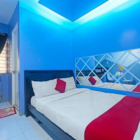 Oyo 896 Silverio Suites Manila Luaran gambar