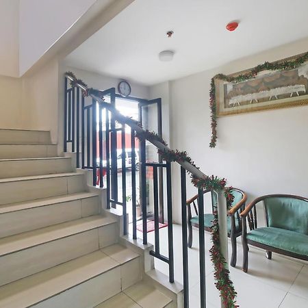 Oyo 896 Silverio Suites Manila Luaran gambar