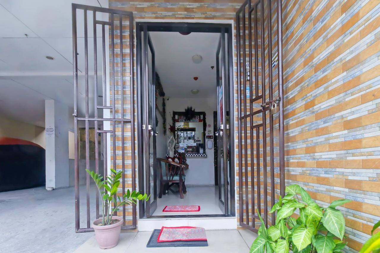 Oyo 896 Silverio Suites Manila Luaran gambar