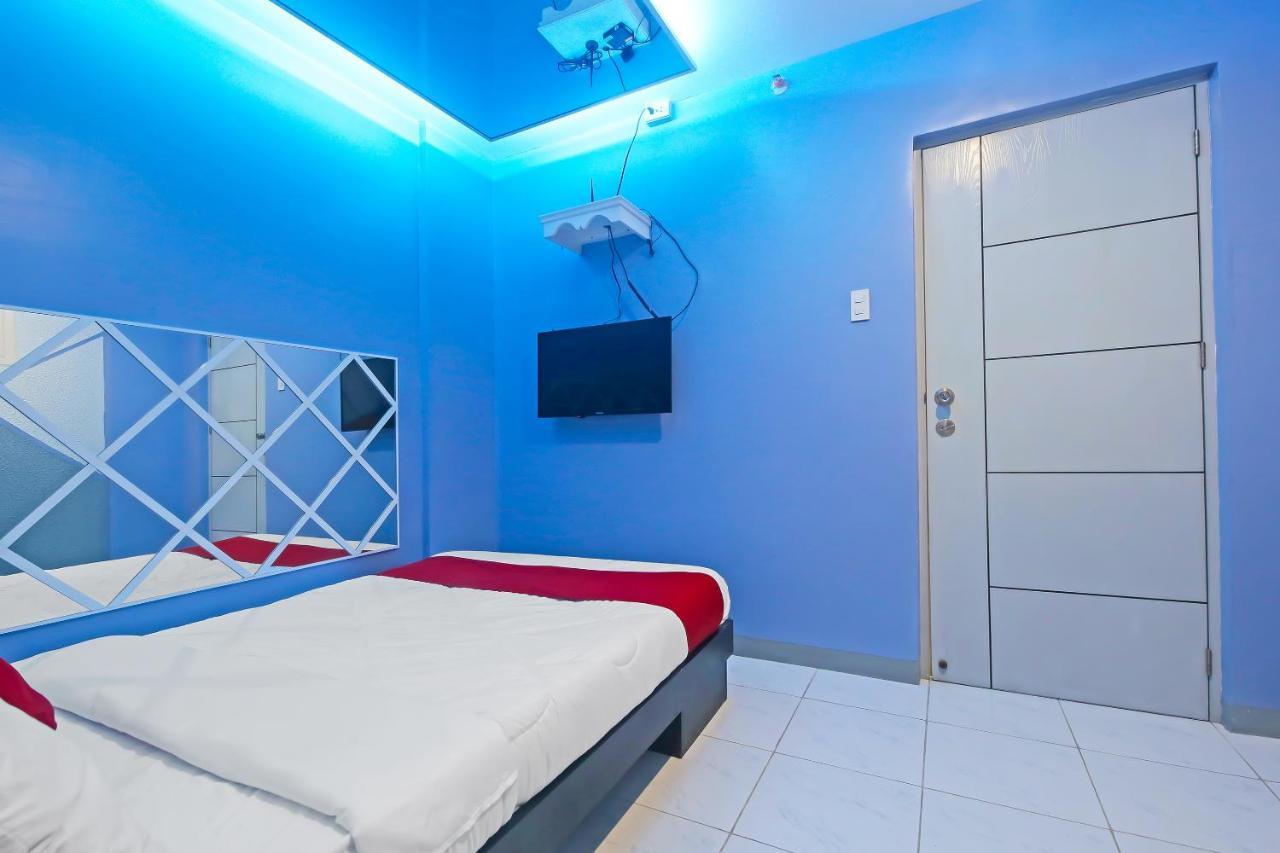 Oyo 896 Silverio Suites Manila Luaran gambar