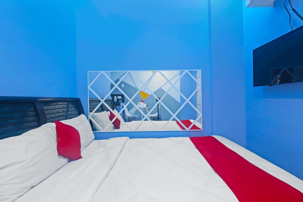 Oyo 896 Silverio Suites Manila Luaran gambar