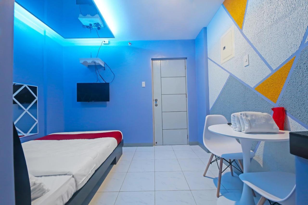 Oyo 896 Silverio Suites Manila Luaran gambar