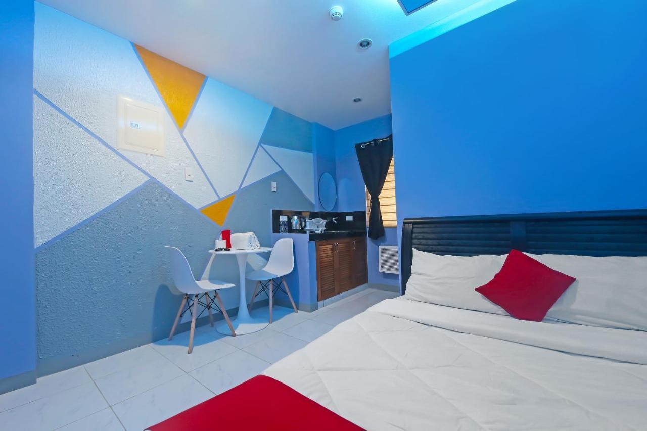 Oyo 896 Silverio Suites Manila Luaran gambar