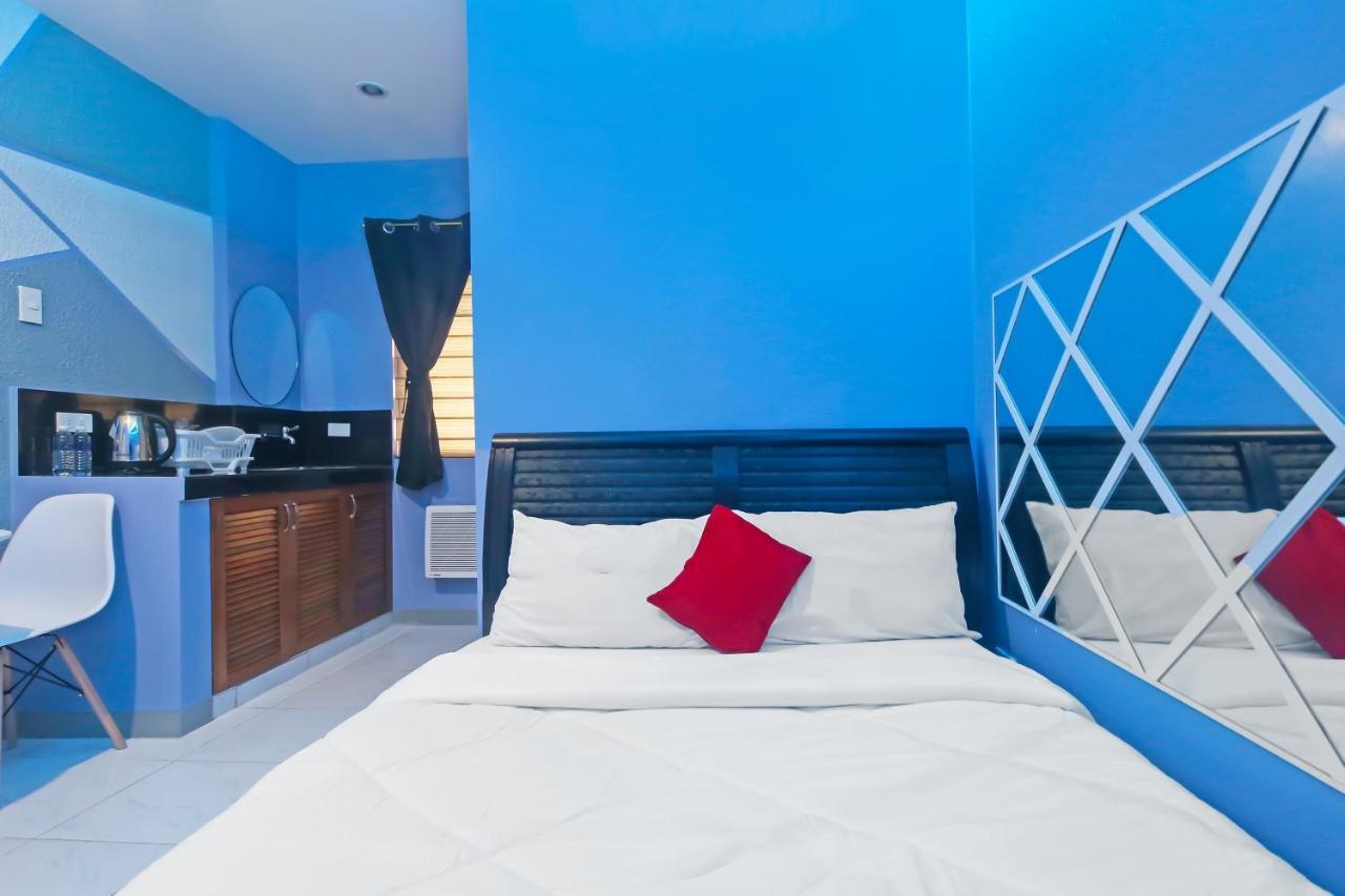 Oyo 896 Silverio Suites Manila Luaran gambar