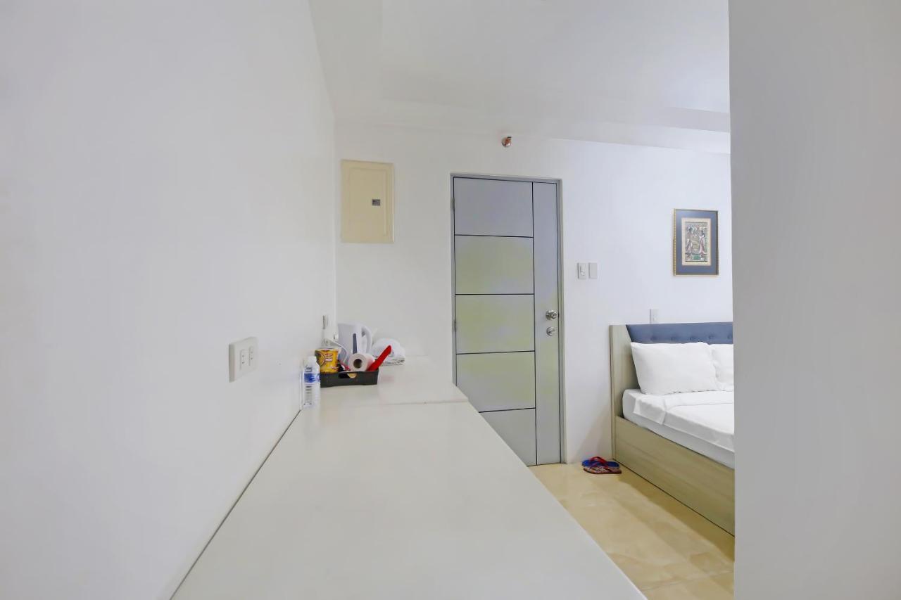 Oyo 896 Silverio Suites Manila Luaran gambar
