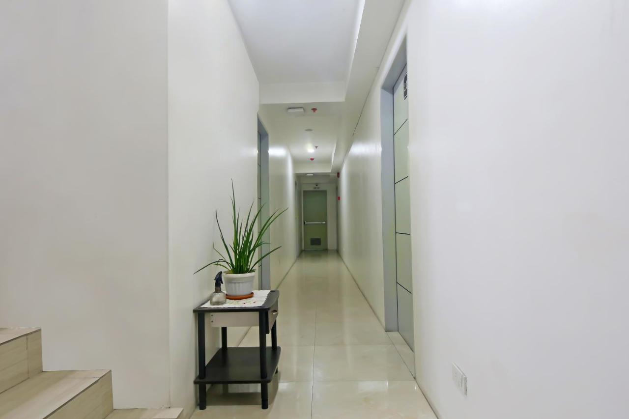 Oyo 896 Silverio Suites Manila Luaran gambar